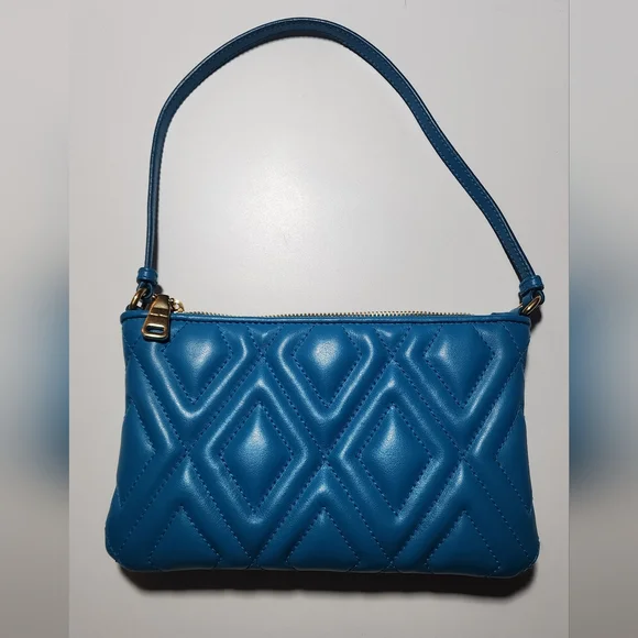 Miu Miu Pochette. Super puffy. - Picture 2 of 16